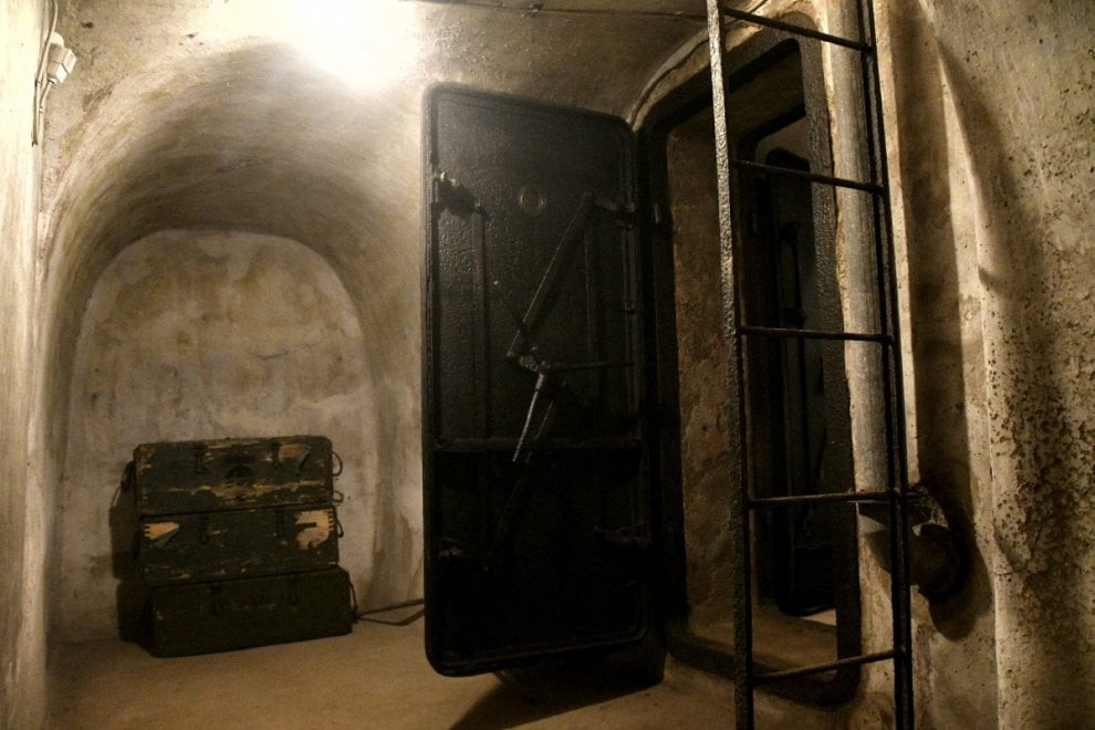 Tuy nhiên, giới chức trách đóng cửa, ngừng đón khách sau 2 năm. Trong những năm tiếp theo, những hầm ngầm bí mật một thời được mở cửa tạm thời.