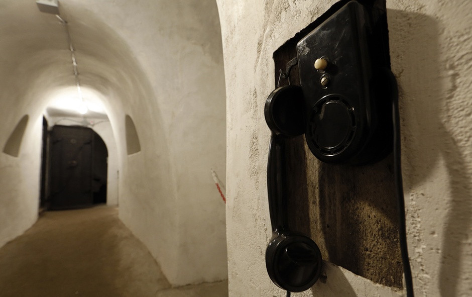 Boongke bọc thép được xây dựng từ tháng 12/1942. Tuy nhiên, hầm ngầm này chưa kịp hoàn thành thì nhà độc tài Mussolini bị lực lượng Đồng minh bắt giữ ngày 25/7/1943.