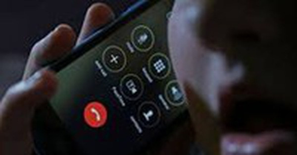 Khoảng 14h chiều cùng ngày, sau một cuộc điện thoại, anh T. rời nhà để đi lấy nốt tiền trúng lô, đề như đã hẹn trước với Duy. Cũng từ đây, gia đình mất liên lạc với anh T.. Lo lắng có chuyện chẳng lành, gia đình đã tìm đến nhà bà Mến thì được khẳng định đã trả tiền đầy đủ cho anh T.. Sau đó anh T. mang tiền đi đâu thì họ không rõ. Ngày 23/3/2017, gia đình đã quyết định trình báo sự việc đến Công an huyện Thanh Hà, tỉnh Hải Dương. (Ảnh minh hoạ, nguồn ảnh Internet)