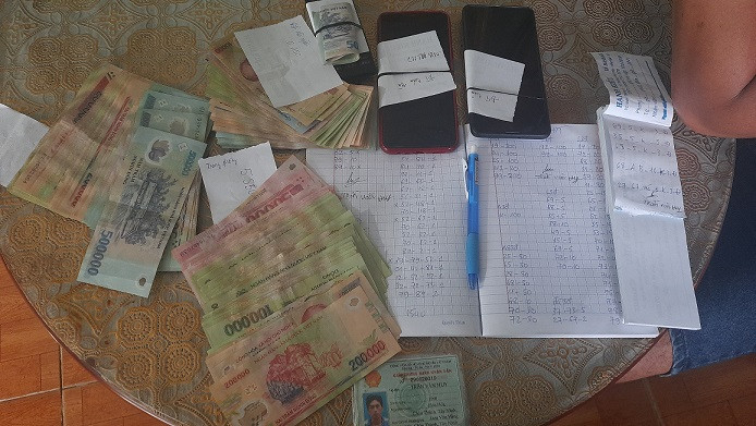 Nhận thấy hành vi của Nguyễn Thị Mến có biểu hiện của tội Tổ chức đánh bạc và đây cũng là người được xác định tiếp xúc với anh T. lần cuối trước khi mất tích, ngày 29/3/2017, Công an huyện Thanh Hà đã triệu tập đối tượng lên làm việc. (Ảnh minh hoạ, nguồn ảnh Internet) 