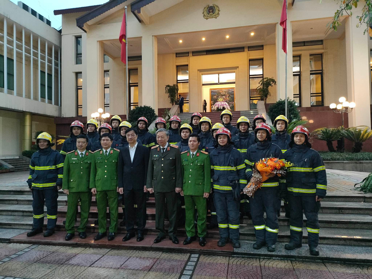 Bo Cong an cu 24 can bo sang Tho Nhi Ky cuu nan sau dong dat-Hinh-3