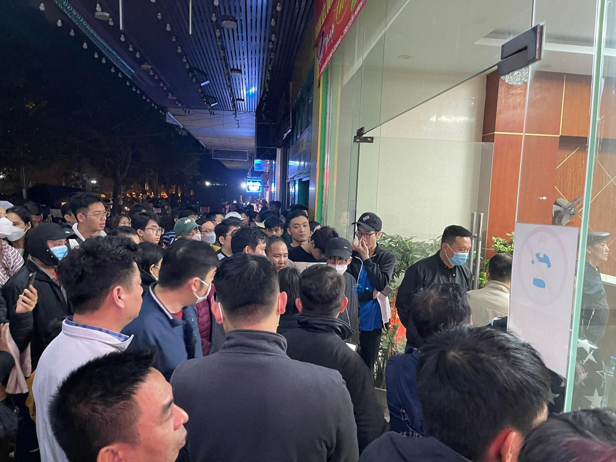 Dua 120 nguoi thoat nan trong dem vu chay chung cu HH Linh Dam-Hinh-2