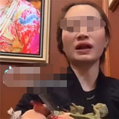  Một số câu của cô đồng gây xôn xao dư luận - "Bản thân lá số tử vi cung mệnh mình rất hợp với cô Chín đấy nhé, lộc con cô đấy! Người của cô, của của cô, gia bản trong tay cô, lộc cô chả thiếu chi chi, lộc cô không thiếu thứ gì đâu ạ. Cô đã thương ai tài lộc cô ban, cô thương ai cô hái lộc trên ngàn cô cho". 