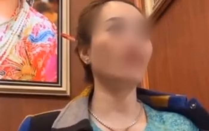 Về vấn đề này, ông Lê Quang Tự Do, Cục trưởng Cục Phát thanh - Truyền hình - Thông tin điện tử (Bộ TT-TT) cho biết, đã nắm được vụ việc trên. "Với trách nhiệm quản lý, Bộ TT-TT sẽ có ý kiến yêu cầu các nền tảng xuyên biên giới như TikTok, Facebook ngăn chặn, gỡ bỏ những video, clip có nội dung vi phạm pháp luật liên quan đến bói toán, mê tín dị đoan của cô đồng T.H. Đồng thời, đề nghị cơ quan chức năng xử lý nghiêm hành vi lợi dụng tín ngưỡng, tôn giáo để truyền bá mê tín dị đoan, kinh doanh tâm linh", ông Do nhấn mạnh. 