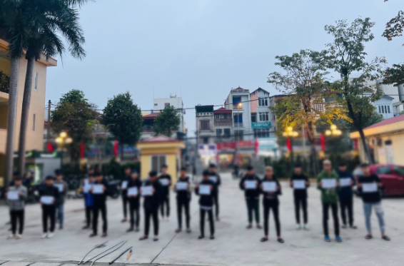 Ha Noi: Hai nhom thanh nien giai quyet mau thuan bang dao va tuyp sat