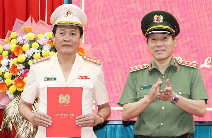 Tại Bạc Liêu, ngày 30/1, Công an tỉnh này tổ chức lễ công bố quyết định của Bộ trưởng Công an về công tác cán bộ. Cụ thể, đại tá Hồ Việt Triều - Phó Giám đốc Công an tỉnh Cà Mau được điều động, bổ nhiệm giữ chức vụ Giám đốc Công an tỉnh Bạc Liêu. 