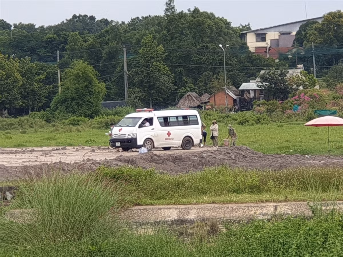  Phát hiện bộ xương người tại khu đất trống ở Bình Dương: Chiều 10/10/2022, người dân bất ngờ phát hiện tại khu đất trống gần quốc lộ 13 gần ranh giới giữa thành phố Thủ Dầu Một và thành phố Thuận An (Bình Dương) có một bộ xương nghi là của người. Bước đầu, cơ quan chức năng xác định nạn nhân là nam giới, người cao, tử vong cách đó khoảng 15 ngày, thi thể đã phân hủy hết chỉ còn trơ bộ xương, nhiều chỗ có màu đen cháy sém, không thể nhận dạng. 