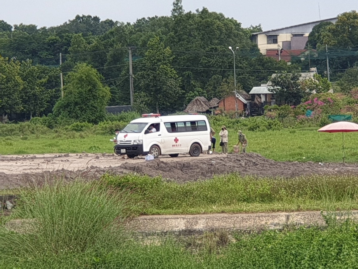  Phát hiện bộ xương người tại khu đất trống ở Bình Dương: Chiều 10/10/2022, người dân bất ngờ phát hiện tại khu đất trống gần quốc lộ 13 gần ranh giới giữa thành phố Thủ Dầu Một và thành phố Thuận An (Bình Dương) có một bộ xương nghi là của người. Bước đầu, cơ quan chức năng xác định nạn nhân là nam giới, người cao, tử vong cách đó khoảng 15 ngày, thi thể đã phân hủy hết chỉ còn trơ bộ xương, nhiều chỗ có màu đen cháy sém, không thể nhận dạng. 