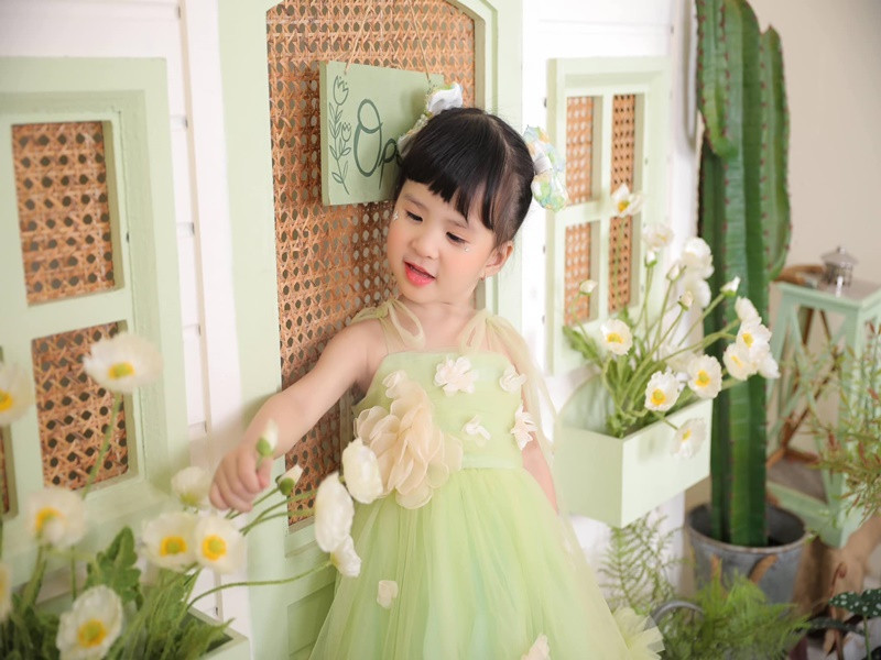 Con gái Jack càng lớn càng có vẻ ngoài giống bố.