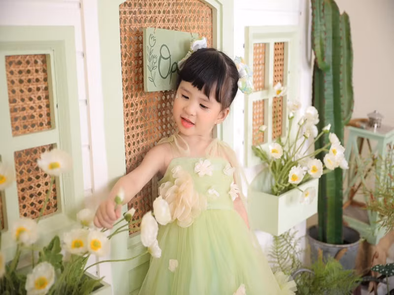 Con gái Jack càng lớn càng có vẻ ngoài giống bố.