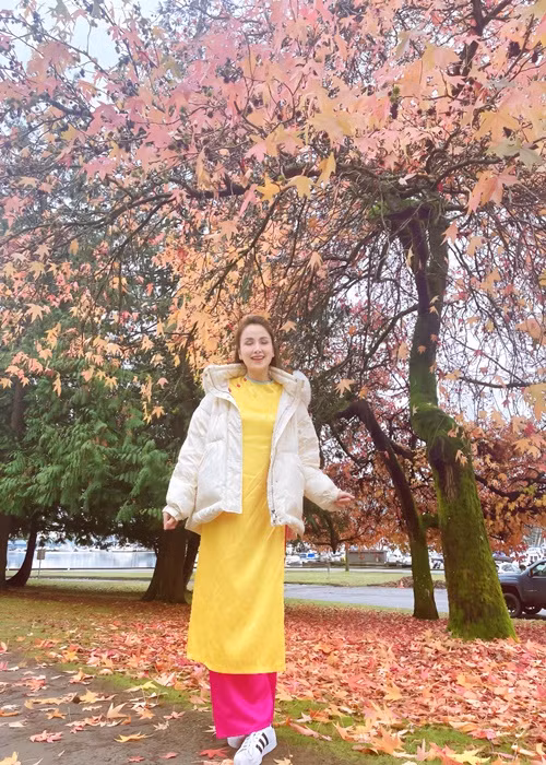 Diễm Hương bị bạn chụp ảnh "dìm hàng".