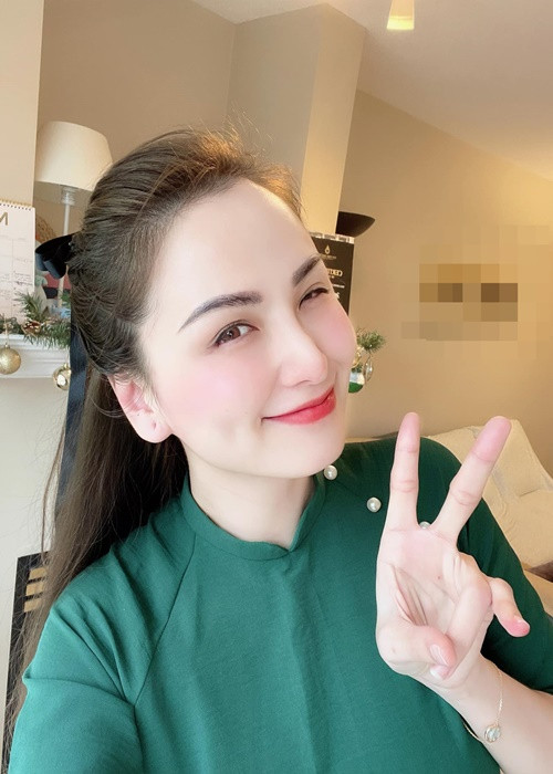 Diễm Hương ngăn căn hộ thành phòng sinh hoạt và phòng để làm việc.