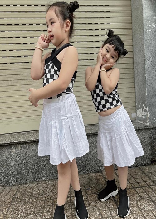 Hai con gái Hoài Lâm thường mặc đồ đôi.