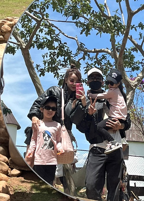 Mới đây, Bảo Ngọc cảm ơn Đạt G vì âm thầm đồng hành cùng cô nuôi dạy, chăm sóc, lo lắng cho bé Gà Gà và Cún Cún từ chuyện ăn uống đến học hành suốt 3 năm nay.