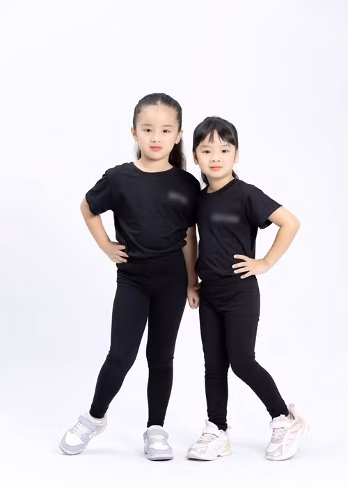 Bé Gà Gà và Cún Cún tự tin làm người mẫu nhí.