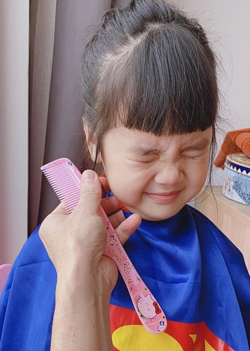 Cô con gái thứ hai của Hoài Lâm có nhiều khoảnh khắc đáng yêu.