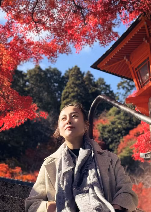 Phương Oanh mang bầu đôi gần 4 tháng. Cân nặng của cô dao động từ 58kg-60kg. Nữ diễn viên đã hết nghén.