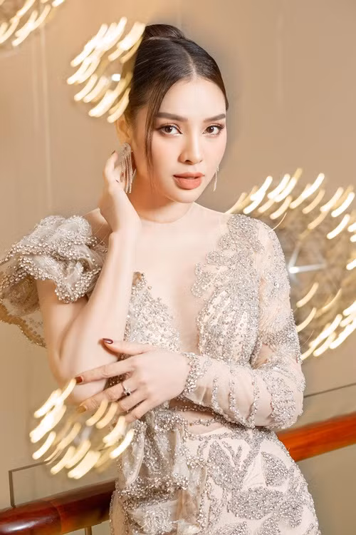 Phương Trinh Jolie bị bệnh lạc nội mạc tử cung. May mắn, cô phát hiện sớm bệnh tình nên vẫn có thể kích trứng để tạo phôi và mang thai. Phương Trinh Jolie kích trứng hai lần mới đủ số lượng để tạo phôi. Sau đó, một phôi thai đã được cấy vào cơ thể của Phương Trinh Jolie, 4 phôi còn lại được trữ đông.