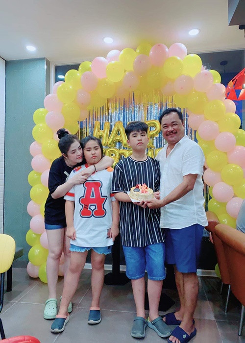 Hai con của đạo diễn Phương Điền đều lớn phổng phao.