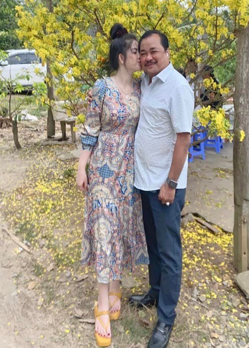 Cặp đôi tình tứ dù kết hôn được 13 năm, có hai con chung.