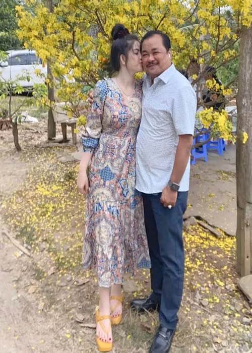 Cặp đôi tình tứ dù kết hôn được 13 năm, có hai con chung.