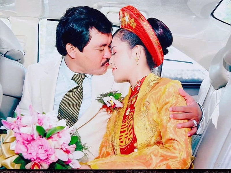 Cẩm Giang kết hôn khi mới 18 tuổi.