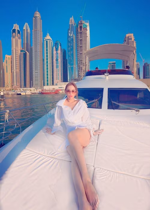 Bà mẹ hai con thường xuyên có những chuyến nghỉ dưỡng sang chảnh ở trong và ngoài nước.