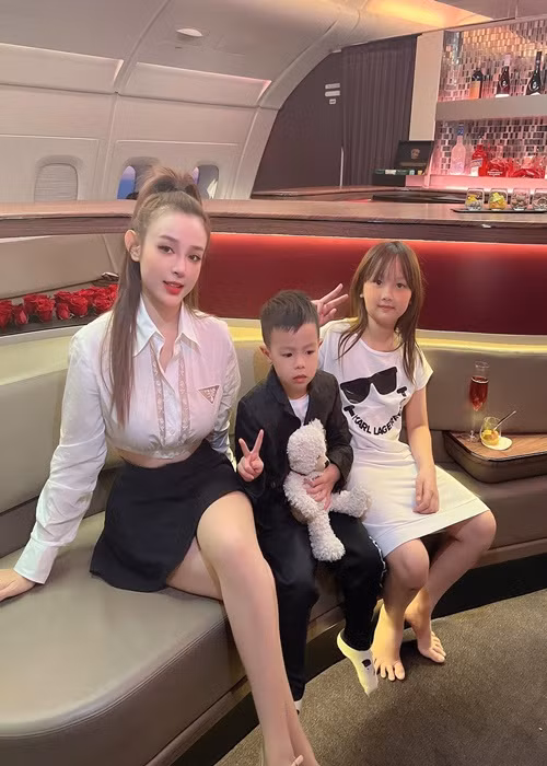 Huyền Baby có hai con đủ nếp đủ tẻ ở tuổi 34.