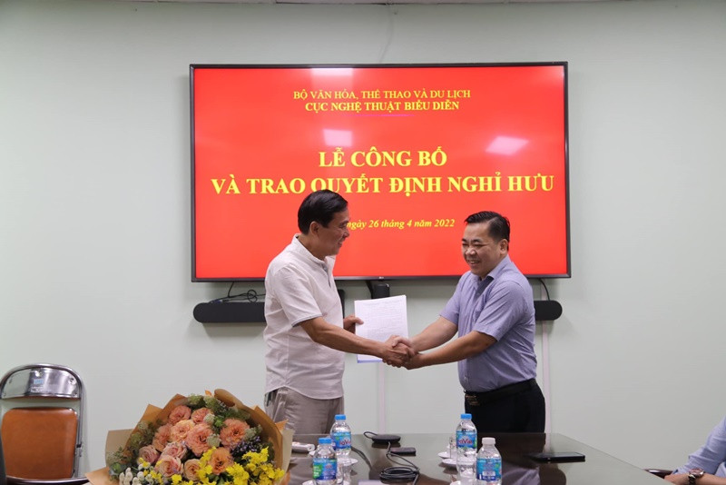 Theo Tiền Phong, sau khi rời Nhà hát Kịch Việt Nam, chồng nghệ sĩ Lan Hương giữ chức Trưởng phòng Nghệ thuật, Cục Nghệ thuật biểu diễn (Bộ Văn hóa, Thể thao và Du lịch) từ đó đến khi nghỉ hưu (giữa năm 2022). Ảnh: FBNV.