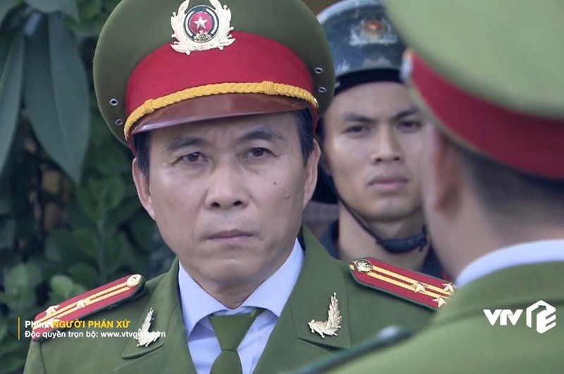 Chồng nghệ sĩ Lan Hương là gương mặt quen thuộc của khán giả màn ảnh nhỏ. Ông từng đóng phim: Tình yêu và tham vọng, Sinh tử, Bản di chúc bí ẩn, Gia phả của đất, Trái tim có nắng, Câu hỏi số năm, Hương đất, Cuồng phong, Người phán xử, Đấu trí, Nơi giấc mơ tìm về. Ảnh: FBNV.