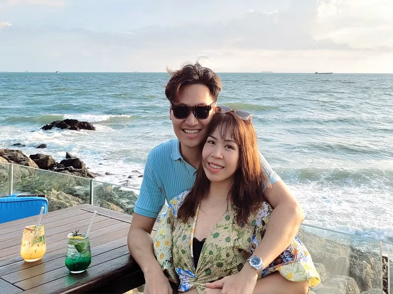 Vợ Mạnh Trường từng là bạn học cấp 3 của anh. Cả hai nảy sinh tình cảm khi học lớp 11. Lan Phương chính là người khuyến khích Mạnh Trường thi vào trường đại học Sân khấu Điện ảnh Hà Nội.