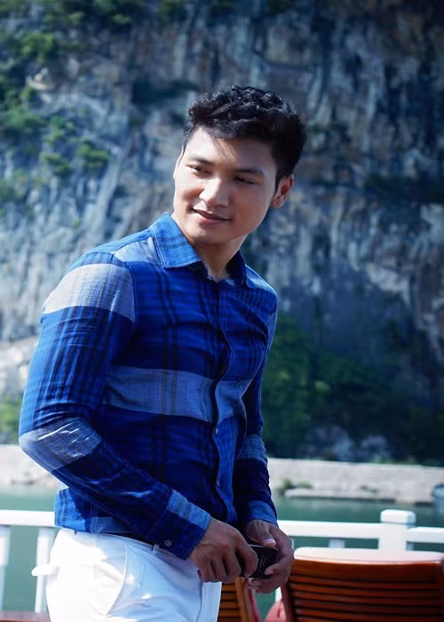 Năm 2001, Mạnh Trường đóng phim Không phải trò đùa. Sau đó, anh tập trung cho sự nghiệp người mẫu.