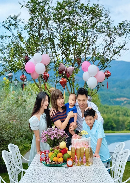 Vợ chồng Mạnh Trường - Lan Phương vừa kỷ niệm 15 năm ngày cưới.