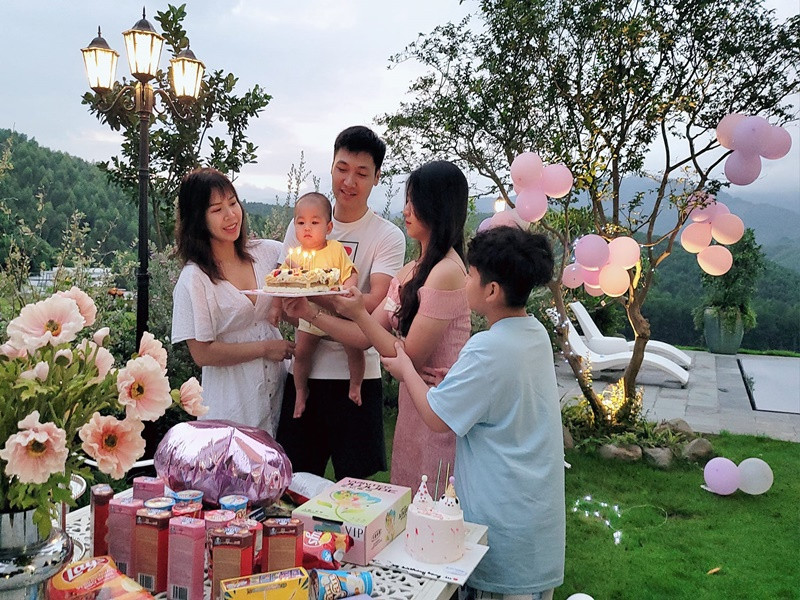 Cuộc sống của nam diễn viên vô cùng viên mãn khiến nhiều người phải ghen tỵ.