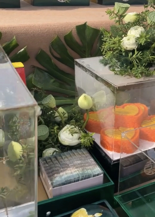 10 xấp tiền mặt trong lễ rước dâu. Ảnh: Phụ Nữ Số.