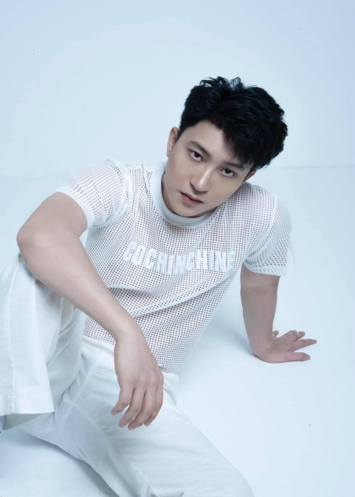 Sau cuộc tình với Quỳnh Anh Shyn, B Trần cho biết, anh không muốn khán giả nhớ tới mình vì những lùm xùm tình cảm nữa. “Đến thời điểm tôi công bố bạn gái, người đó sẽ đi với mình con đường dài, chứ không phải chuyện tình bình thường”, anh trải lòng. Ảnh: FBNV.