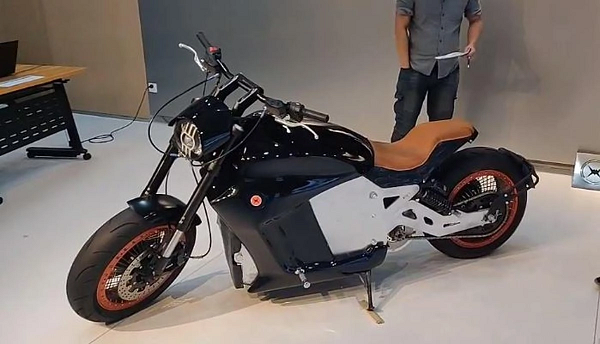 1. Mô tô điện Evoke 6061-GT (phạm vi hoạt động 492 km/sạc).