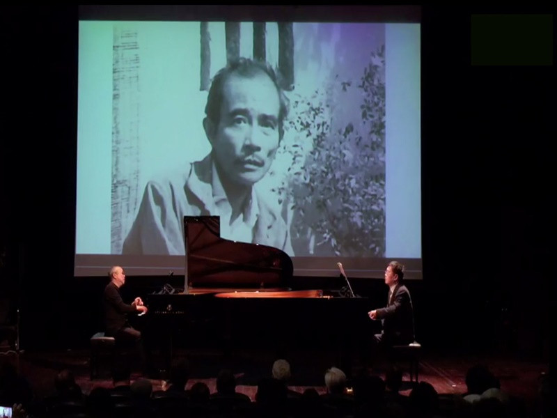 Theo Vietnamnet, NSND Đặng Thái Sơn chia sẻ, con người, cách sống và nghệ thuật của ông đều chịu ảnh hưởng từ bố. Ông rất nghe lời bố, hầu hết các bài học của bố từ cách sống, tư duy nghệ thuật đến tư thế ngồi đàn, ông đều răm rắp nghe theo. Ảnh: Vietnamnet.