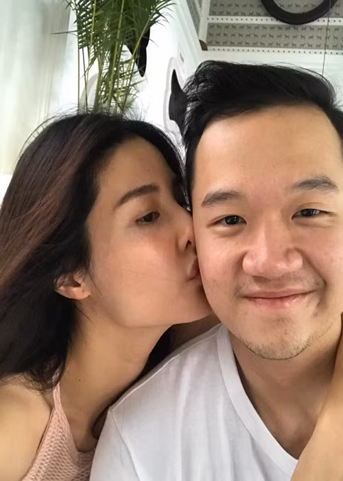 Diễm My còn hé lộ loạt ảnh hôn má chồng sắp cưới.