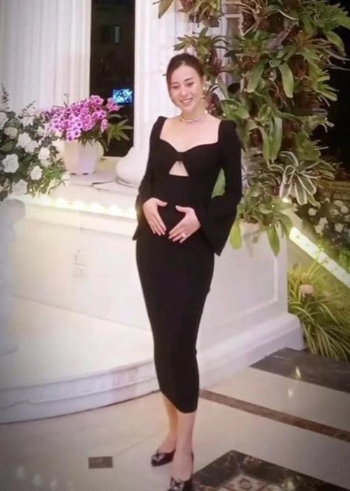 Nữ diễn viên phim Quỳnh búp bê cho biết, các triệu chứng ốm nghén đã giảm. Vì vậy, cô có thể ra ngoài ăn uống, đi chơi thoải mái hơn trước. Ảnh: Thương Hiệu và Pháp Luật.