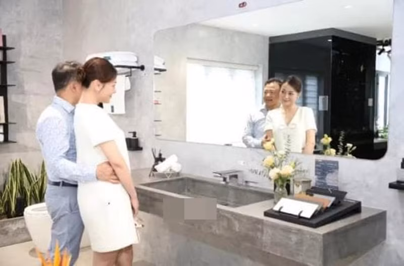 Phương Oanh được ông xã yêu thương, chiều chuộng hơn khi mang bầu. Ảnh: Thương Hiệu Và Pháp Luật.