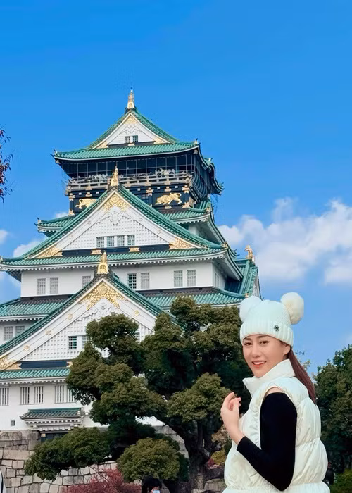 Trên trang cá nhân, Phương Oanh vừa khoe loạt ảnh đi du lịch. Cô viết: "Tranh thủ tung tăng". Ảnh: FBNV.