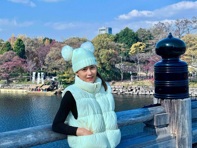 Nhiều đồng nghiệp, bạn bè dành lời khen ngợi cho nhan sắc của Phương Oanh khi mang thai đôi. Ảnh: FBNV.