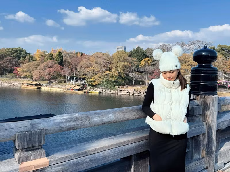 Nữ diễn viên diện trang phục ấm áp khéo che bụng bầu. Ảnh: FBNV.