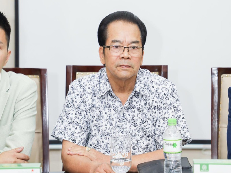 Trước Việt Hoàn, NSND Trần Nhượng cũng ly hôn vợ kém nhiều tuổi. Năm 2019, chia sẻ trên Dân Trí, nghệ sĩ Trần Nhượng cho biết, ông và người vợ kém 23 tuổi Bích Vân chính thức ly hôn sau 9 năm bên nhau. Ảnh: Người Đưa Tin.