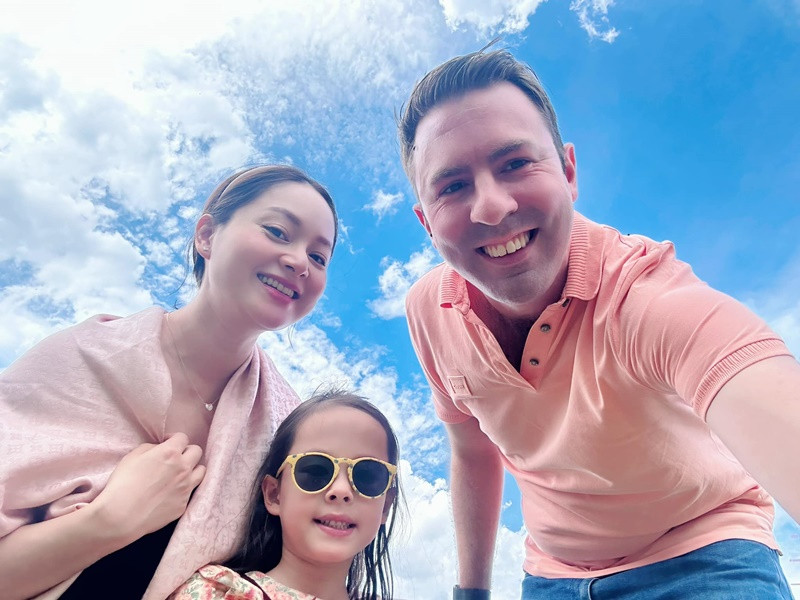 Khi vắng chồng con, nữ diễn viên mất ngủ do không quen ngủ một mình từ lâu.