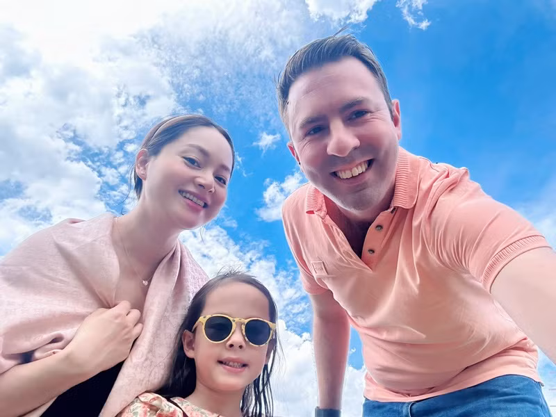 Khi vắng chồng con, nữ diễn viên mất ngủ do không quen ngủ một mình từ lâu.