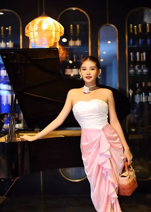 Nhan sắc khi mang bầu của nàng hậu được nhiều người khen ngợi.