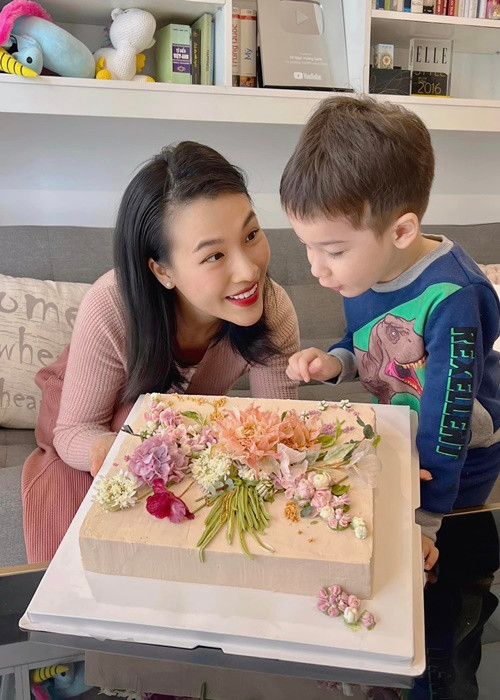 Con trai của Hoàng Oanh và Jack kháu khỉnh, sống tình cảm. Ảnh: FBNV.