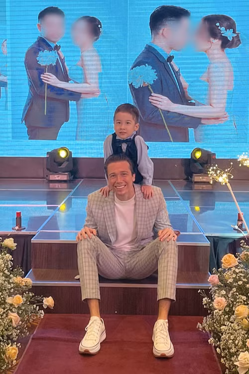 Jack trở về Việt Nam dự đám cưới của em gái Hoàng Oanh. Ảnh: Saostar.